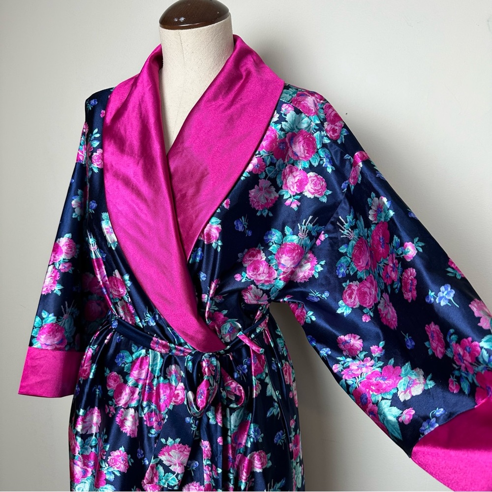 Vintage Floral Robe - Picture 2 of 7
